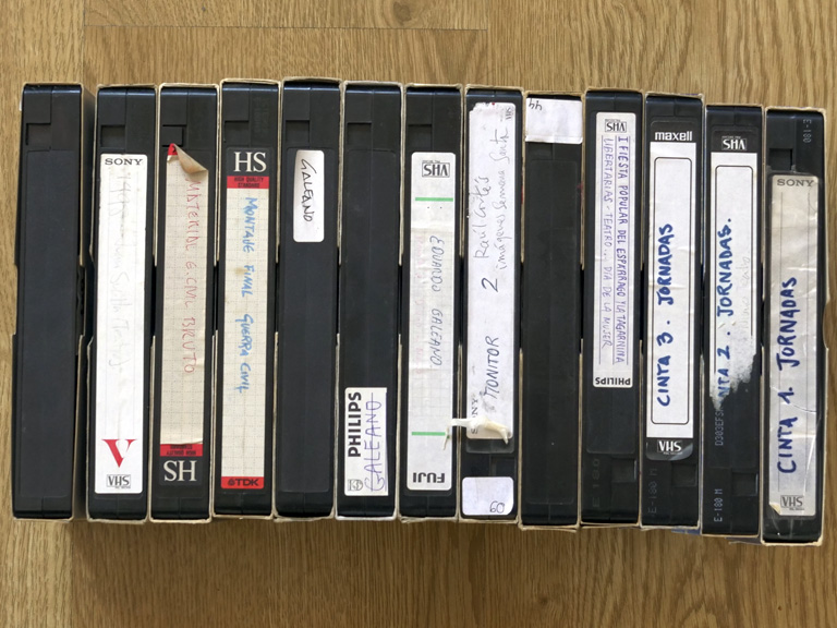 Cintas de VHS supervivientes de la videoteca del Centro Social Julio Vélez. (Morón de la Frontera, Sevilla)