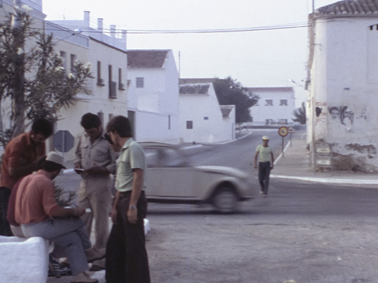 Jornaleros en una calle de Marinaleda. Años 80.