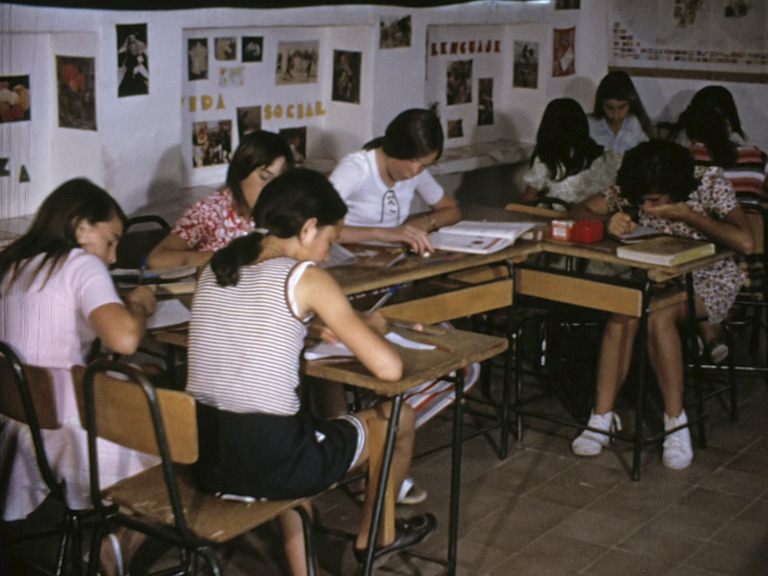 Clase de la Escuela Nacional Luis Vives. Nerva. 1971-73