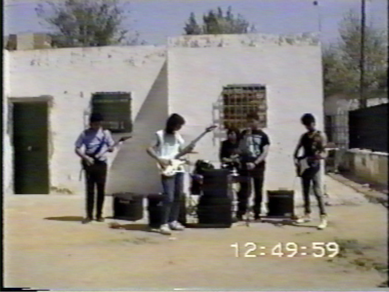 Grupo de rock "Doble Filo" en los locales de ensayo de la AVV Andalucía de San Diego